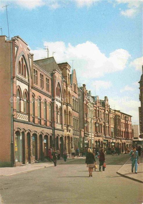 Lauenburg Pommern Lebork PL Ulica-Bolesława-Bieruta Backsteingebaeude Fussgaenge