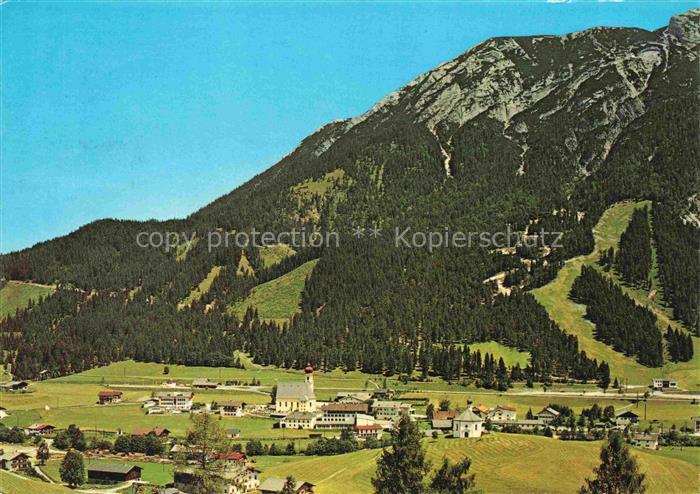 Achenkirch Achensee Tirol AT Hinternutz Kirchturm Kapelle Skipiste Ortschaft Wie