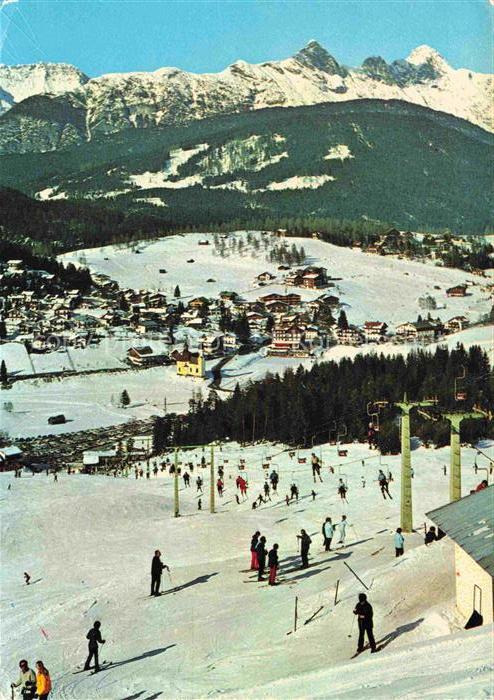 SEEFELD Tirol AT Skigebiet Skilift Skilaeufer Karwendel Ortschaft Skipiste Schne