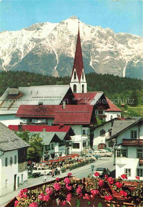 SEEFELD Tirol AT Strassenbild Wetterstein Kirchturm Café Geranien Ortsszene Auto
