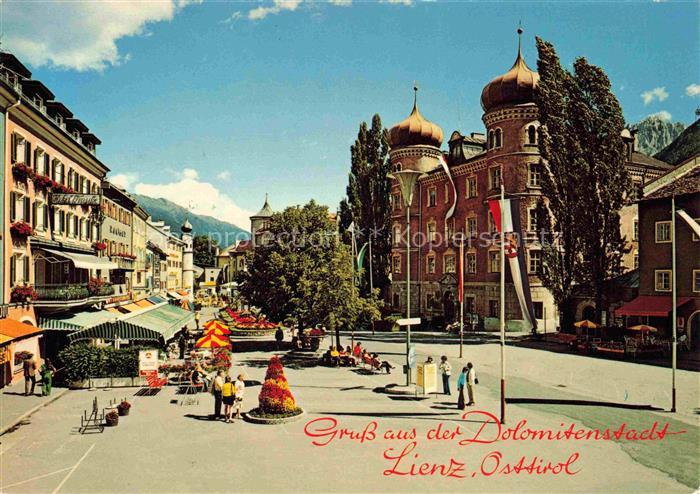 LIENZ  Tirol AT Fussgaengerzone Liebburg Zwiebeltuerme Hauptplatz Dolomitenblick