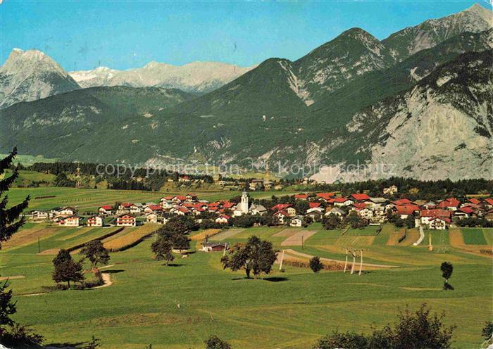 Birgitz Innsbruck Tirol AT Hohe-Munde Zugspitze Reither-Spitze Dorf Kirche Bergw