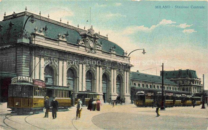 MILANO Mailand IT Stazione-Centrale Strassenbahn Bahnhof Passanten Stadtplatz Ri