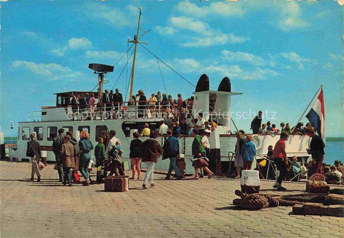 Nes Ameland Friesland NL Aankomst-met-de-boot Faehre Schiff Hafen Passagiere Wad