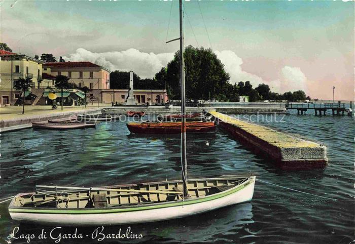 Bardolino Lago di Garda Verona IT Hafen Segelboote Ruderboote Anlegesteg Uferpro