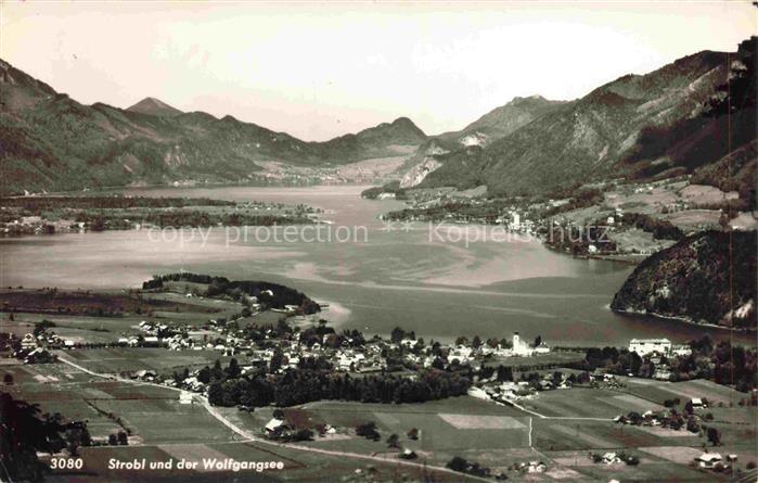Strobl Wolfgangsee AT Wolfgangsee See Berge Felder Ortschaft Luftaufnahme Alpen