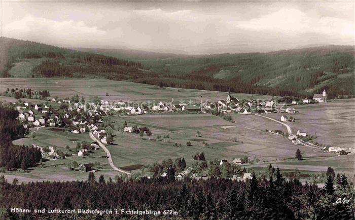 Bischofsgruen Bayreuth Bayern Fichtelgebirge Tal Dorf Kirche Waelder Felder Berg