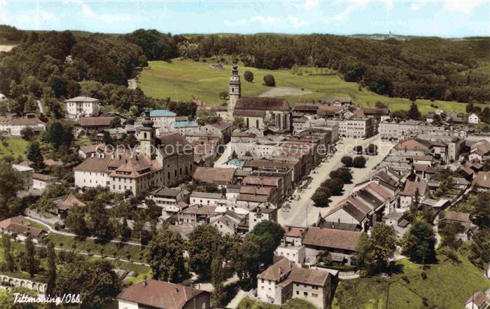 Tittmoning Salzach Kirche Stadtplatz Altstadt Daecher Felder Wald Luftbild Berge