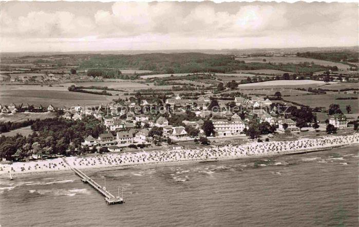 SCHARBEUTZ Ostseebad Schleswig-Holstein Strand Strandkoerbe Seebruecke Ostsee Vi