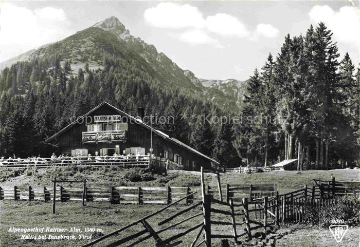 Raitis Innsbruck Tirol AT Raitiser-Alm Alpengasthof Berg Wald Weide Holzzaun Ter