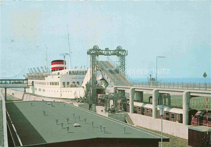 Rodbyhavn DK Kong-Frederik Faehrschiff Faehrhafen Eisenbahnfaehre Verladebruecke