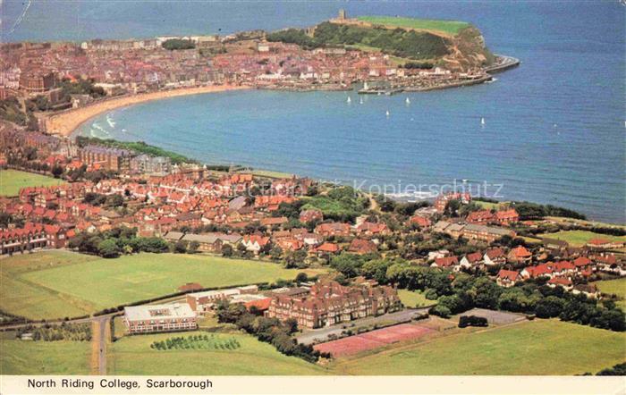 Scarborough Yorkshire UK North-Riding-College Bucht Strand Klippe Kuestenort Wo