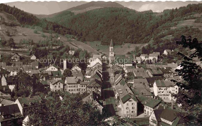 Zell im Wiesental Schwarzwald BW Kirchturm Daecher Ortschaft Schwarzwald Wald Be