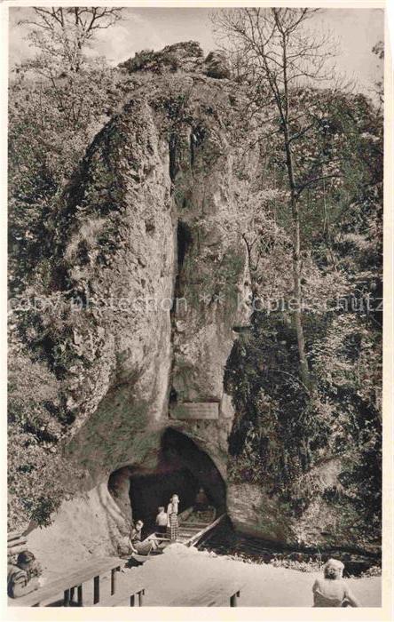 Wimsen Hayingen Reutlingen BW Friedrichshoehle Felsentor Hoehle Felsen Baeume Be