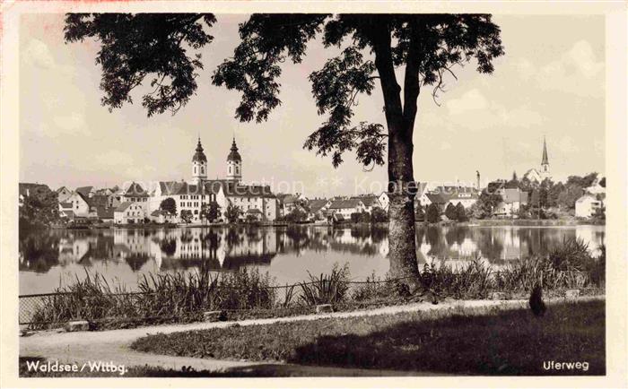 Bad Waldsee Uferweg See Kirche Tuerme Spiegelung Ortschaft Baeume