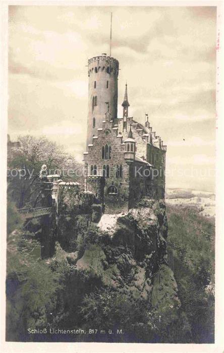 Schloss Lichtenstein Felsplateau Turm Zinnen Bruecke Treppe Schnee Baeume Forsth