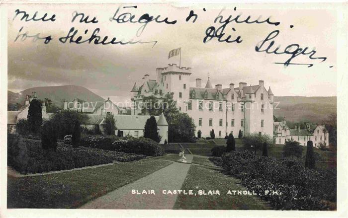 Blair Atholl Pitlochry Scotland UK Blair-Castle Schloss Flagge Garten Park Perth