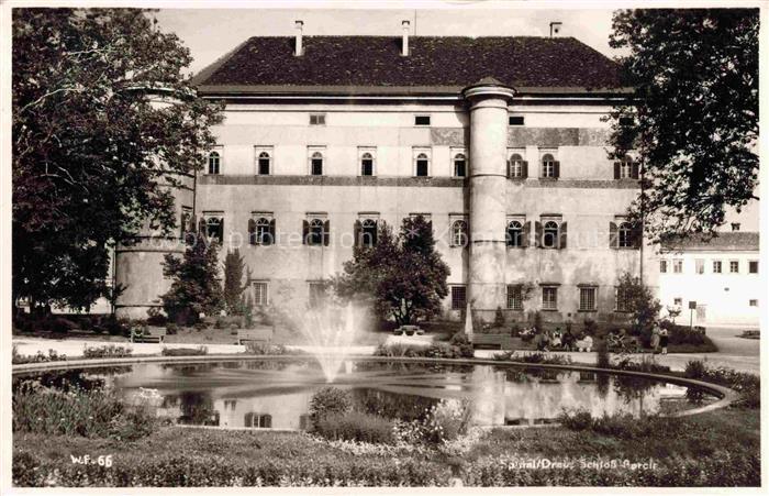 Spittal  Drau Kaernten AT Schloss-Porcia Brunnen Spiegelteich Fassade Turm Kaern