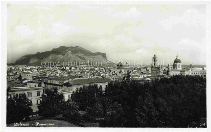 PALERMO Sicilia IT Stadtpanorama Berge Cattedrale Kuppeln Baeume Daecher Gesamt