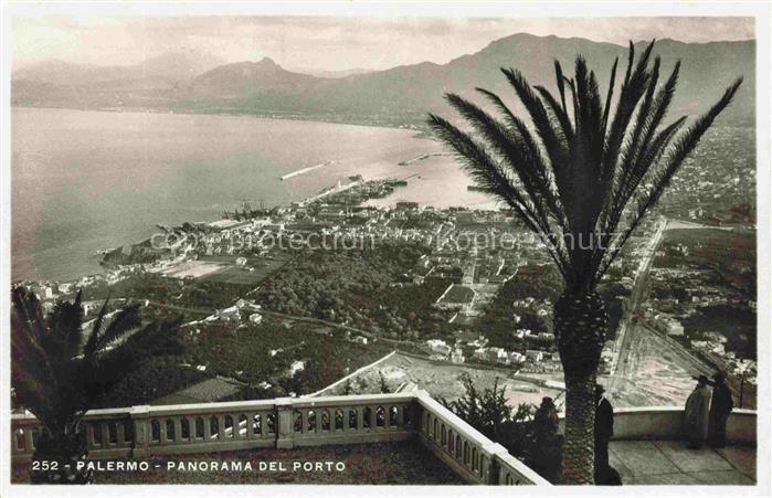 PALERMO Sicilia IT Porto Hafen Bucht Meer Berge Palme Vogelperspektive Hafenmol
