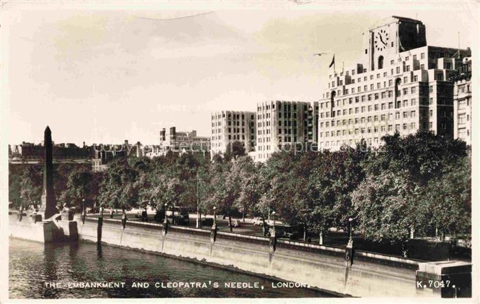 London Colney St Albans UK Embankment Cleopatra s-Needle Themse Obelisk Uferprom