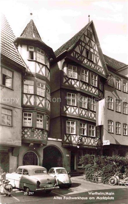 Wertheim Main BW Fachwerkhaus Marktplatz Erker Turm Autos Cafe Rundturm