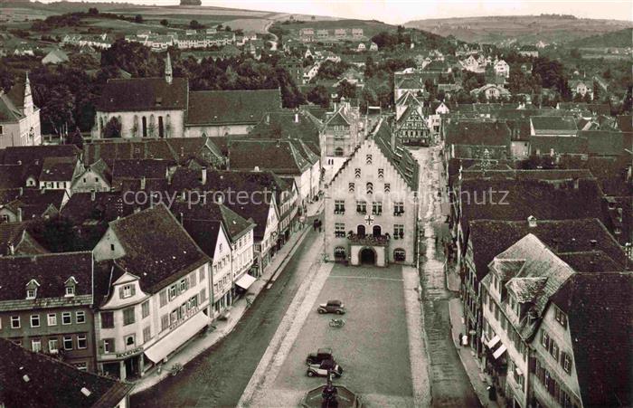 BAD MERGENTHEIM BW Marktplatz Rathaus Strassenszene Autos Daecher Kirche Huegell