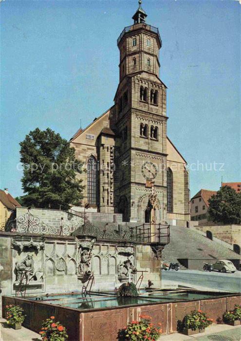 Schwaebisch Hall BW St.-Michaelskirche Brunnen Kirchturm Uhr Marktplatz Blumen