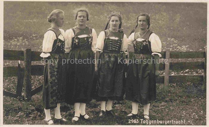 Trachten  Costumes-- Toggenburger Frauen