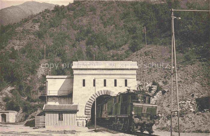 Eisenbahn Railway Chemin de Fer Ferrovia-- La sortie du tunnel du Simplon a Brig