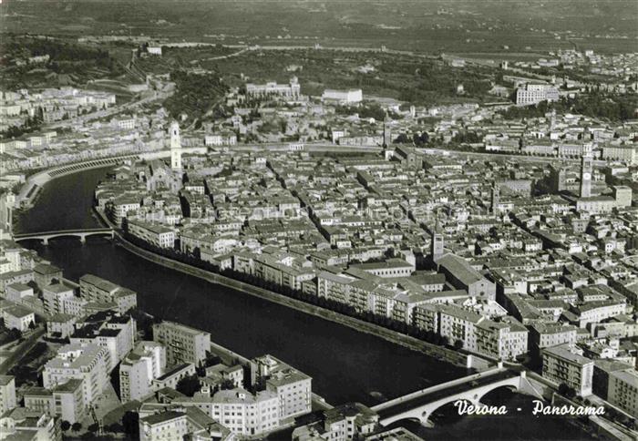 VERONA Veneto IT Adige Fluss Fliegeraufnahme Altstadt Kirchturm Bruecken Daeche