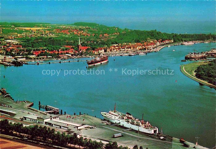 TRAVEMueNDE Ostseebad Hafen Trave Faehrschiff Frachter Stadtpanorama Fliegeraufn