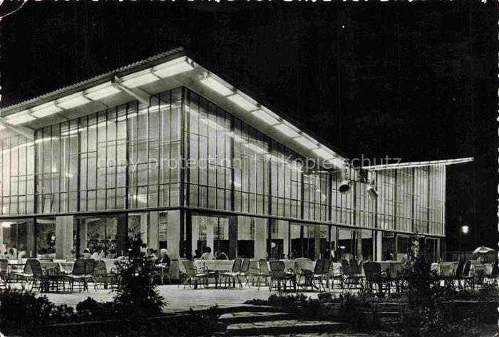 Balatonfoeldvar Plattensee HU Motel-étterem Glasfassade Terrasse Nachtaufnahme M