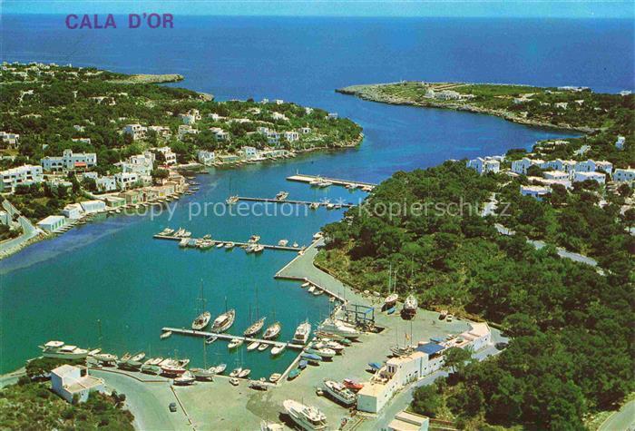 Cala d Or Mallorca ES Hafen Marina Bucht Luftaufnahme Segelboote Kueste Ferienha