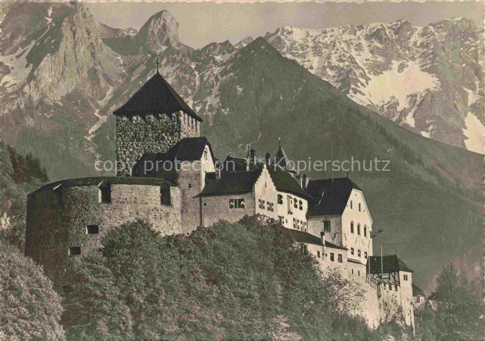 Vaduz Liechtenstein FL Schloss-Vaduz Falknis Berge Alpen Burg Turm Burgmauer