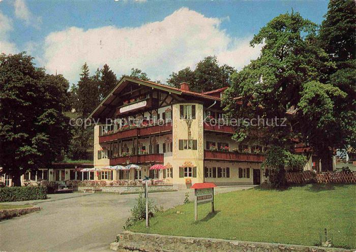Schliersee Bayern Hotel-Haus-Terofal Balkon Terrasse Sonnenschirme Baeume Garten