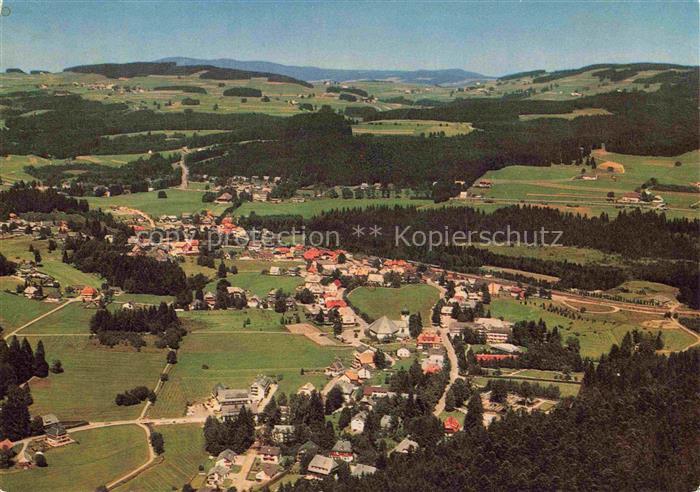 Hinterzarten Breisgau-Hochschwarzwald BW Hochschwarzwald Luftbild Dorf Wald Wies