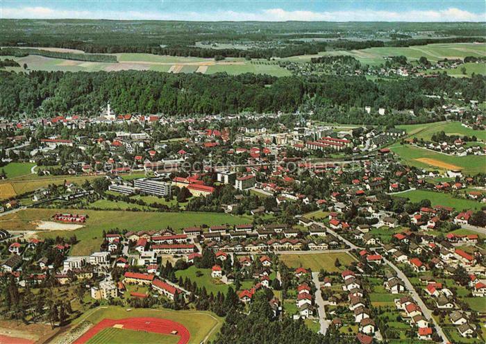 Wolfratshausen Bad Toelz Bayern Loisach Stadtpanorama Sportplatz Leichtathletik