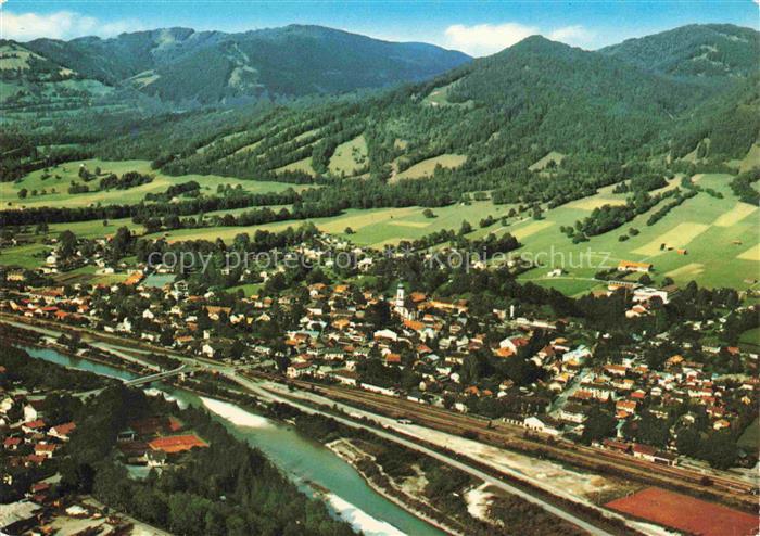 Lenggries Bayern Isarwinkel Isar Fliegeraufnahme Berge Kirchturm Bahnlinie Alpen