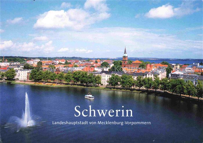 SCHWERIN Mecklenburg Pfaffenteich Petermaennchenfaehre Kirche Panorama Altstadt