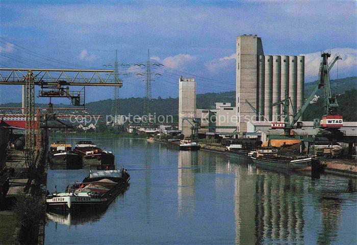 Plochingen Neckar Neckarhafen Hafen Neckar Binnenschiffe Kraene Getreidesilo Ind