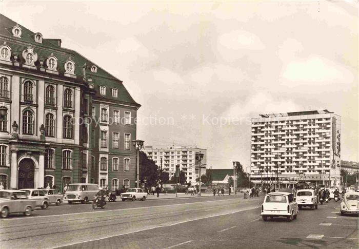 Innere Altstadt Thaelmannstrasse Pirnaisches-Tor Hochhaus Strassenszene Trabant