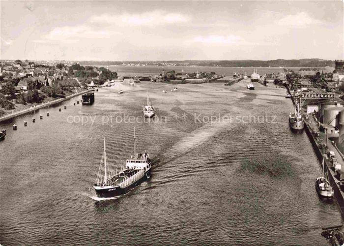 KIEL CITY Nord-Ostsee-Kanal Schleusen-Holtenau Schiffe Hafen Frachtschiff Kanal