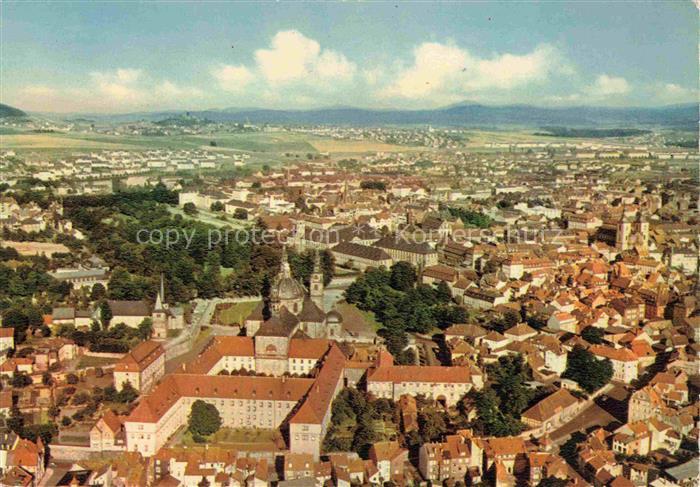 FULDA Hessen Dom Klosteranlage Barockkirche Innenstadt Daecher Huegelkette Luftb