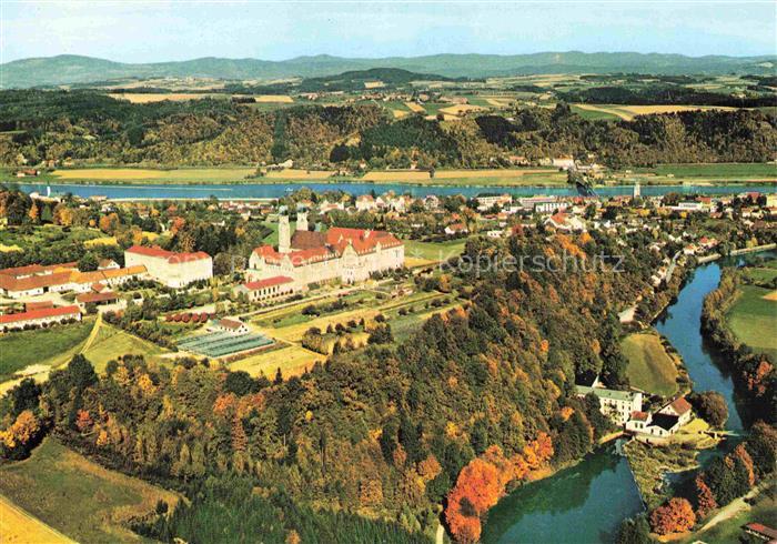 Vilshofen Donau Abtei-Schweiklberg Fliegeraufnahme Donau Fluss Kloster Herbst Ni