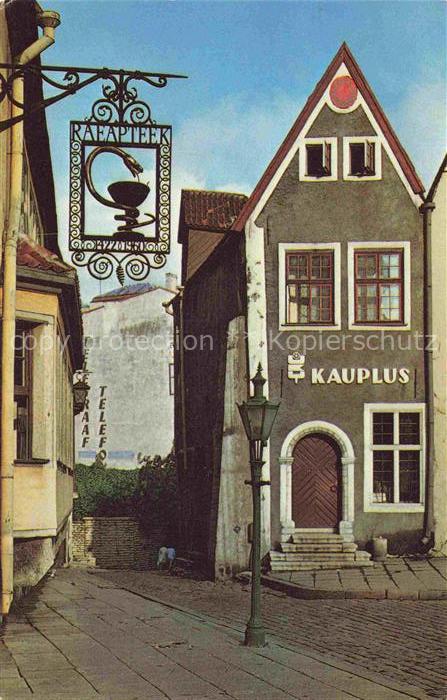 TALLINN Reval Estonia Raapteek Kauplus Rathausplatz Craftsman s-House Kopfsteinp
