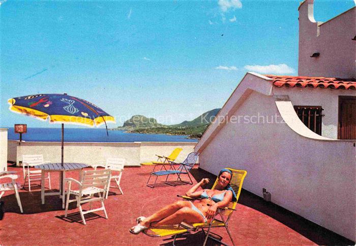 Cefalu Palermo Sicilia IT Baia-del-Capitano Hotel Solarium Terrasse Meer Sonnenb