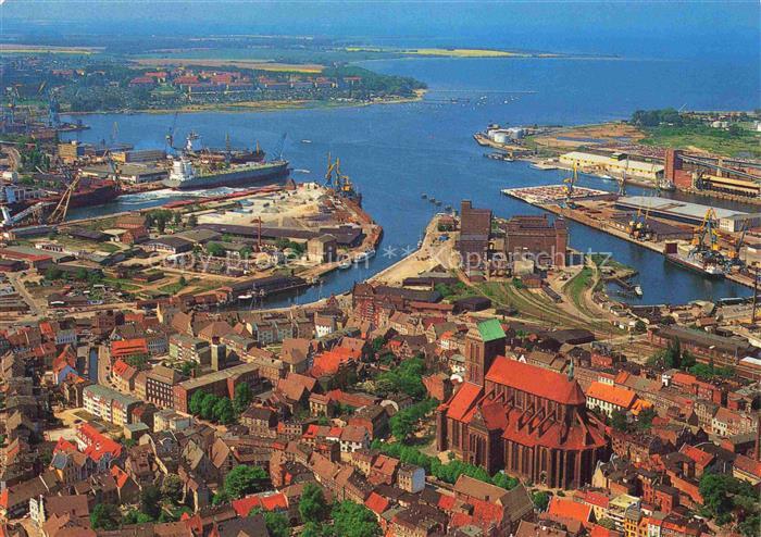 WISMAR Mecklenburg Nikolaikirche Hafen Altstadt Frachter Kran Werft Luftbild
