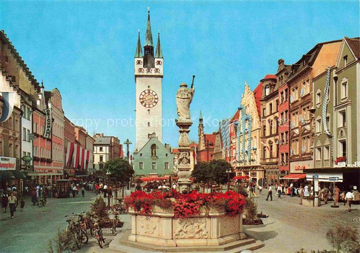Straubing Ludwigsplatz Fussgaengerzone Stadtturm Marienbrunnen Brunnen Geschaeft