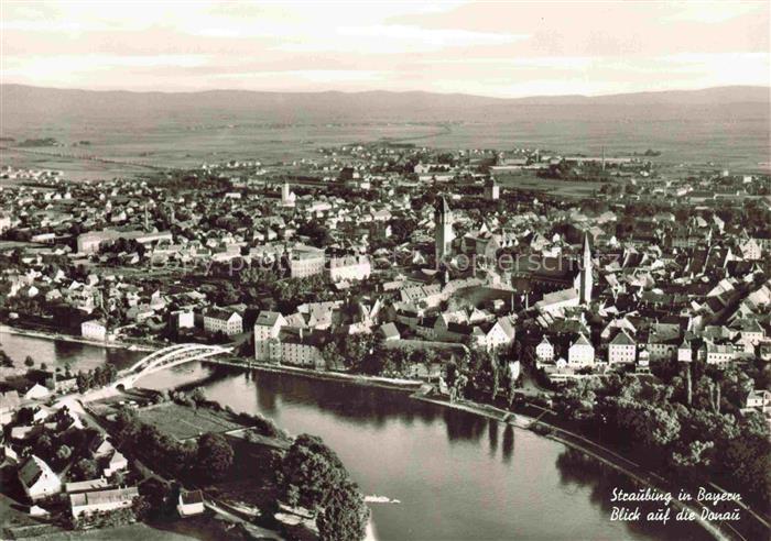 Straubing Fliegeraufnahme Donau Bruecke Altstadt Kirchen Stadtpanorama